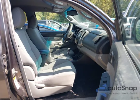 2013 Toyota Tacoma Base V6 z USA, uszkodzony, nr VIN 3TMLU4EN9DM106589